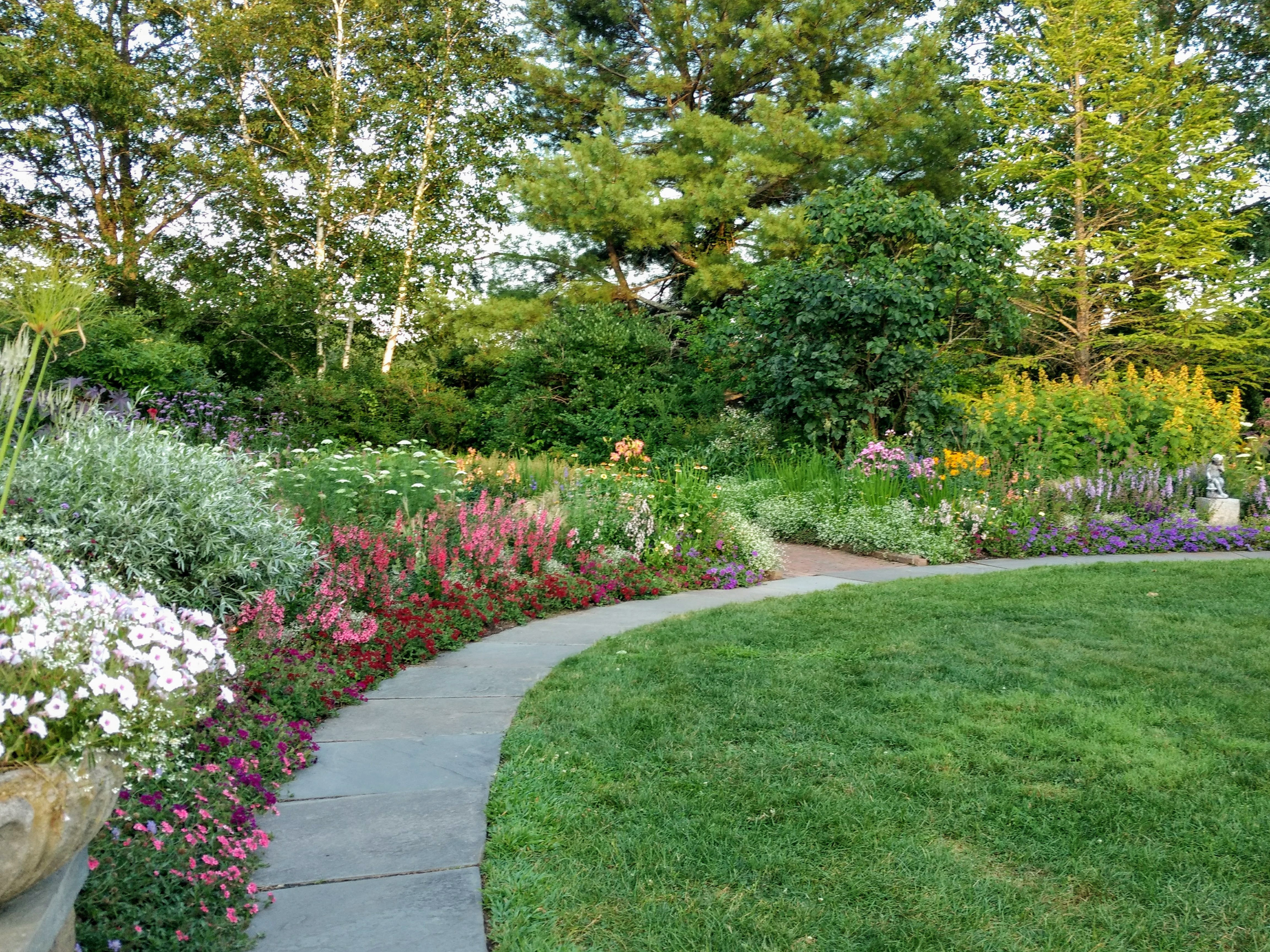 Благоустройство участка частного дома в Хабаровске и Хабаровском крае